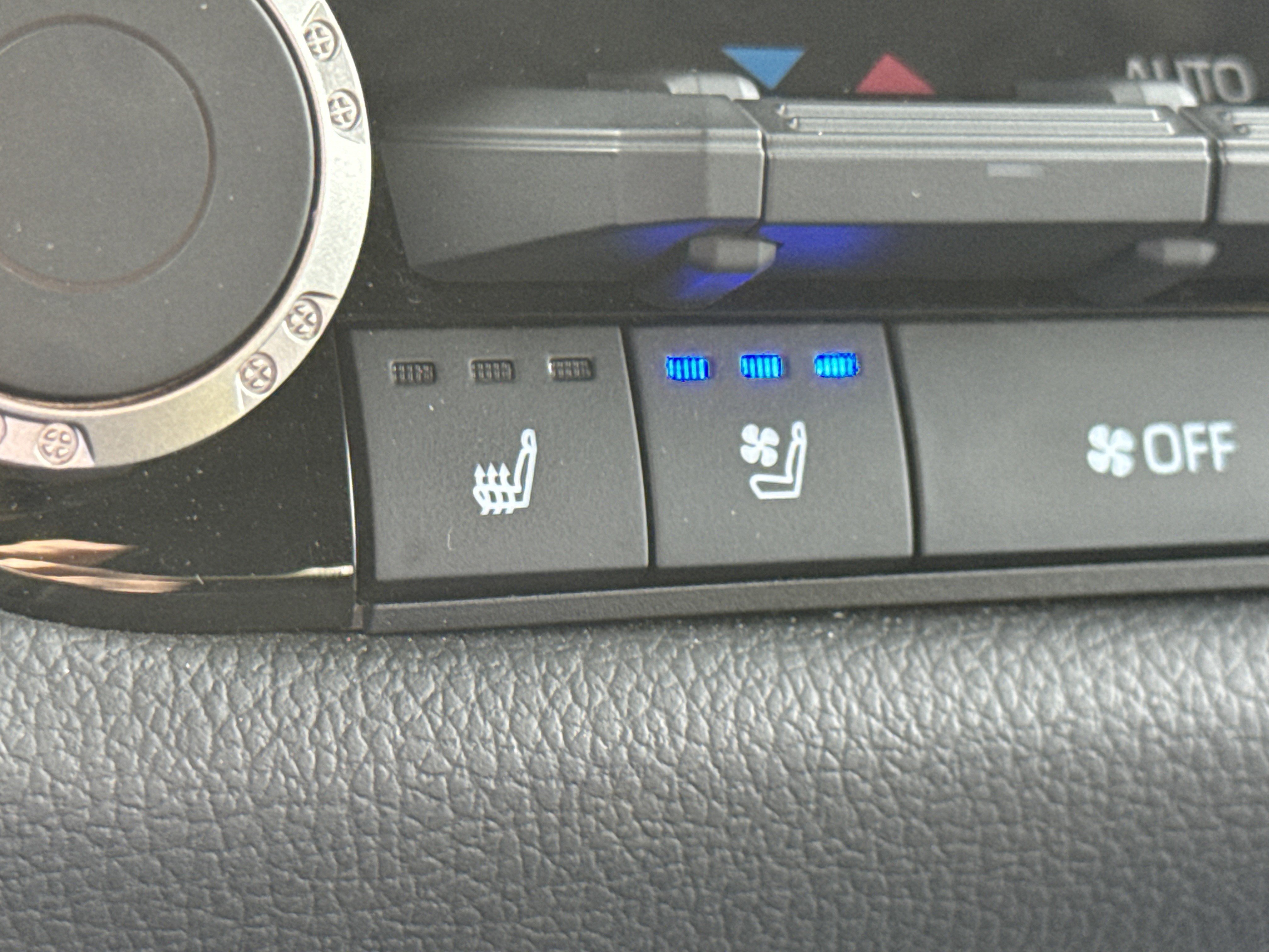 Used 2025 Toyota Tundra Limited AWD/4WD image 21