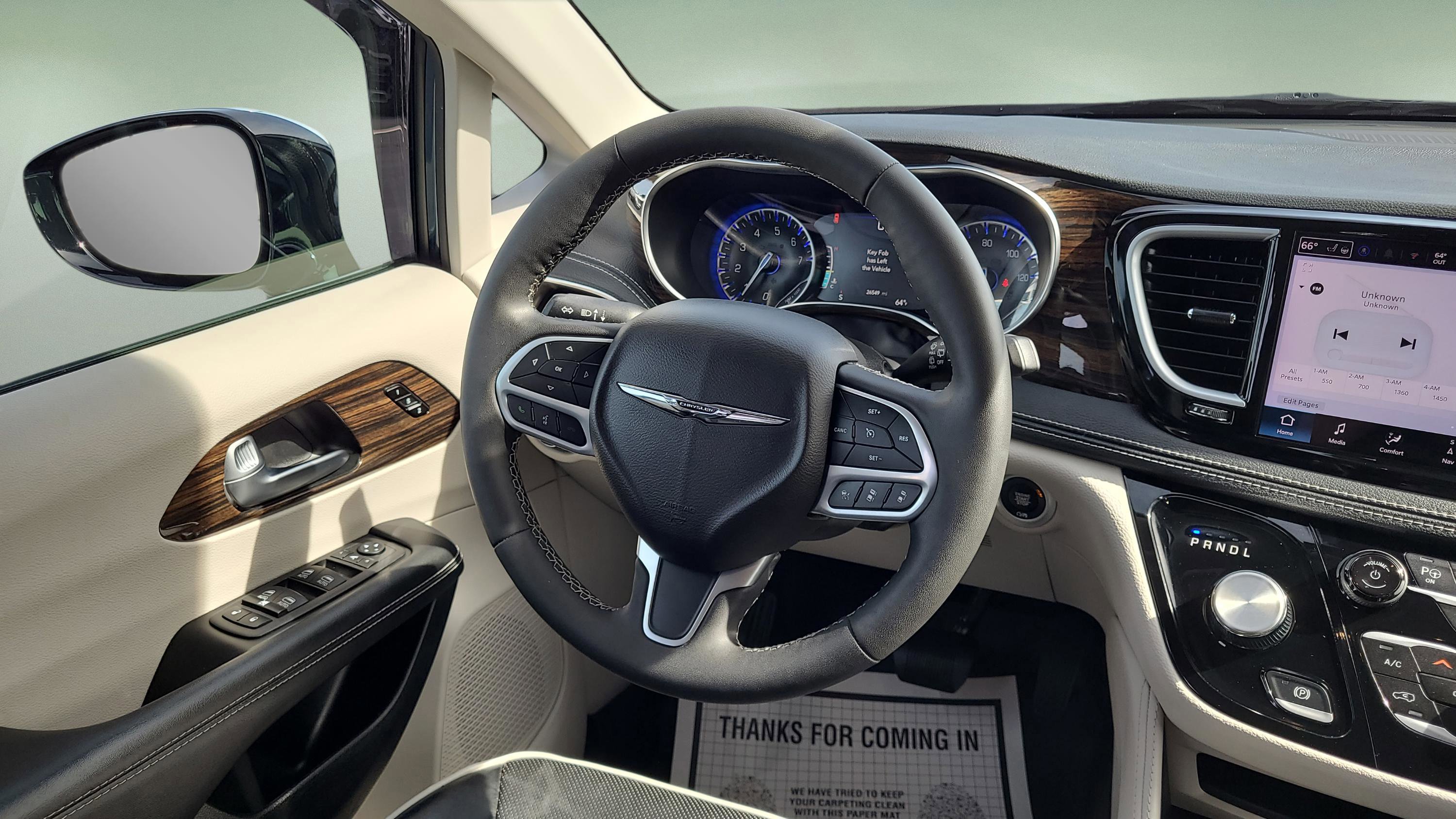 Used 2023 Chrysler Pacifica Limited image 10