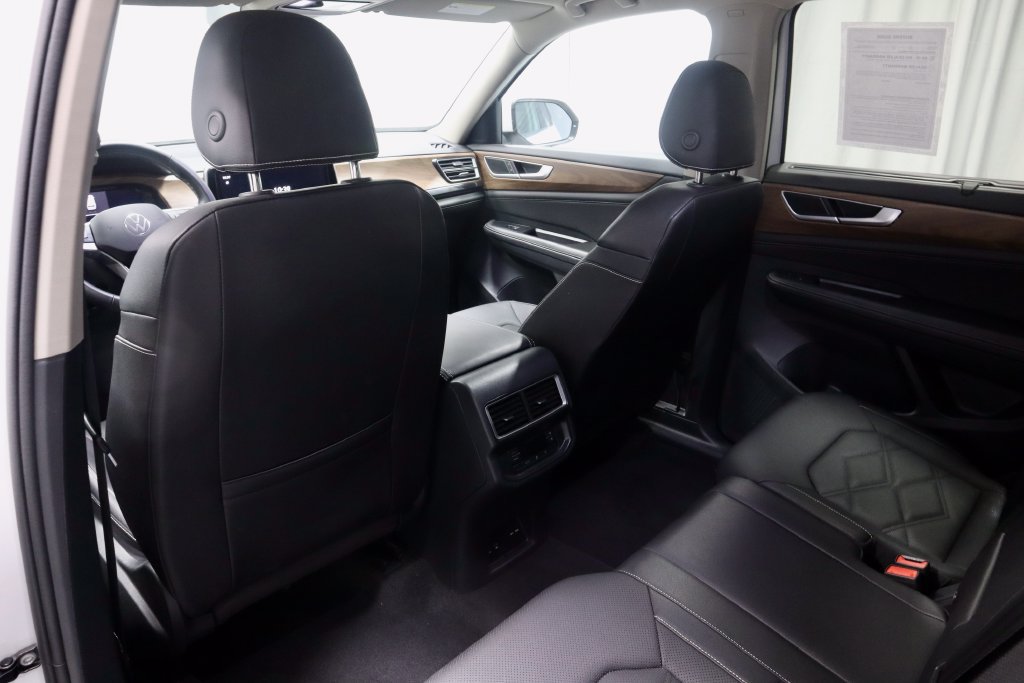 Used 2025 Volkswagen Atlas SE AWD/4WD image 21