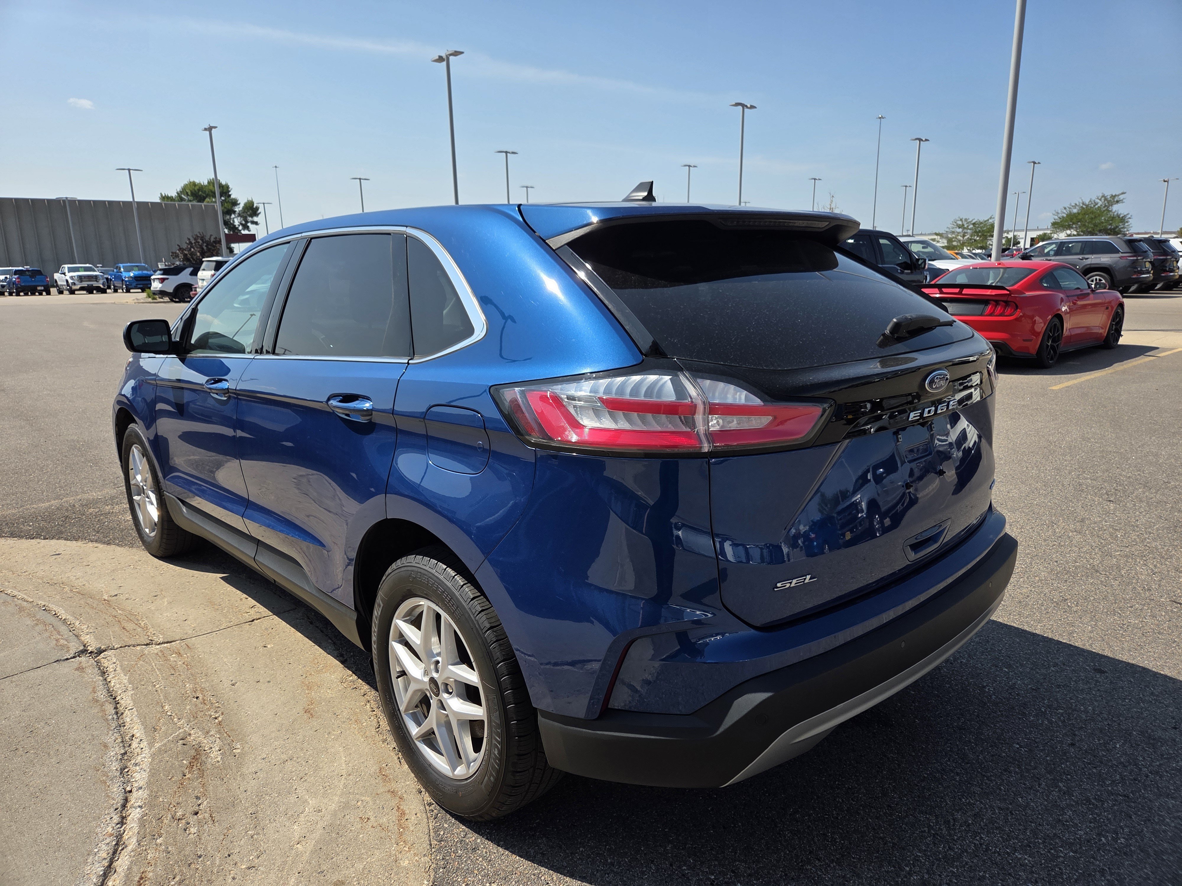 Certified 2023 Ford Edge SEL w/ Convenience Package AWD/4WD image 4