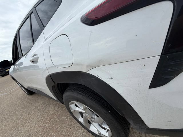 Used 2025 Chevrolet Trax LS w/ LS Convenience Package FWD image 11