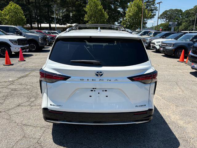 Used 2025 Toyota Sienna Platinum AWD/4WD image 6