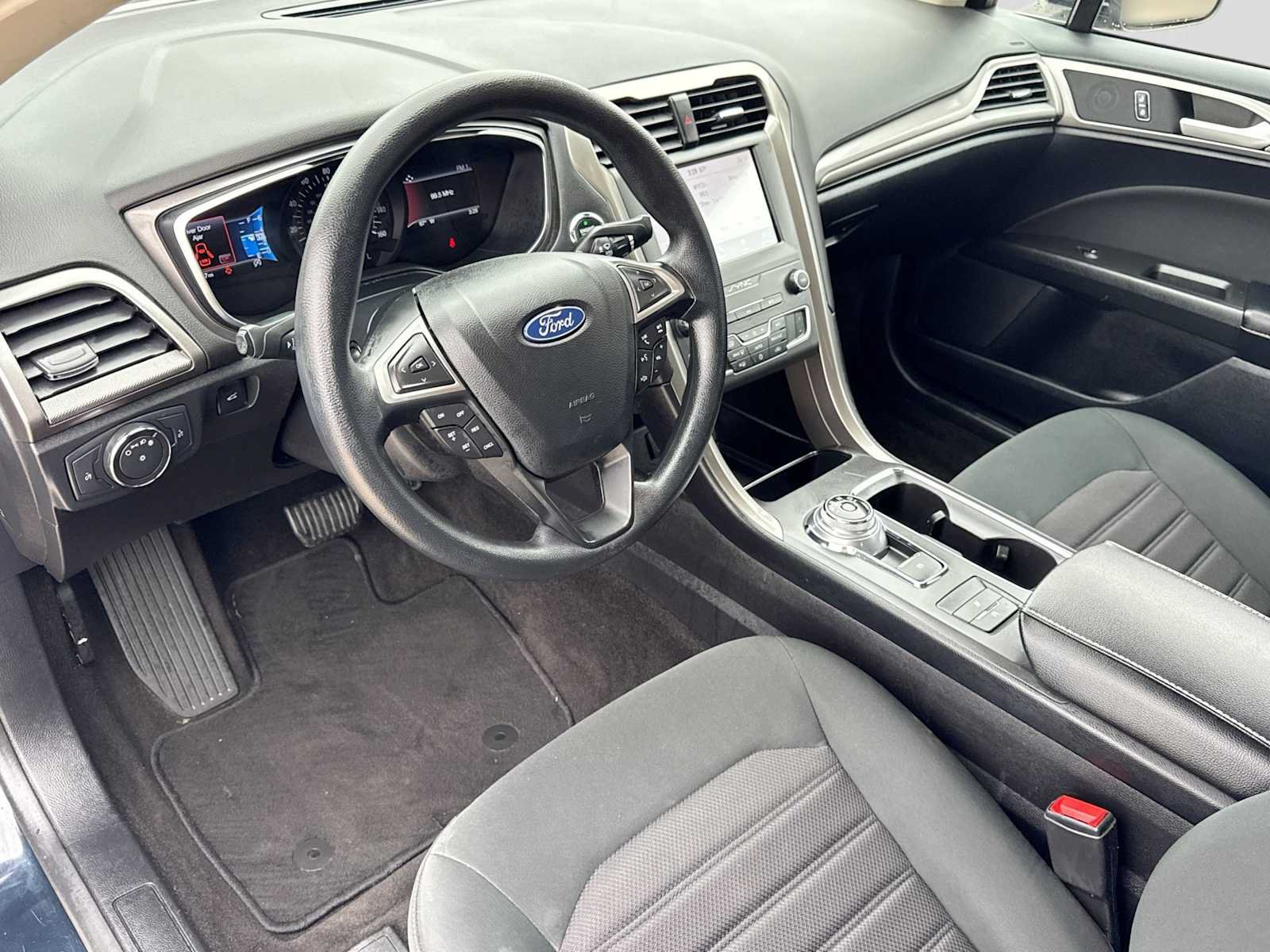 Certified 2020 Ford Fusion SE FWD image 2