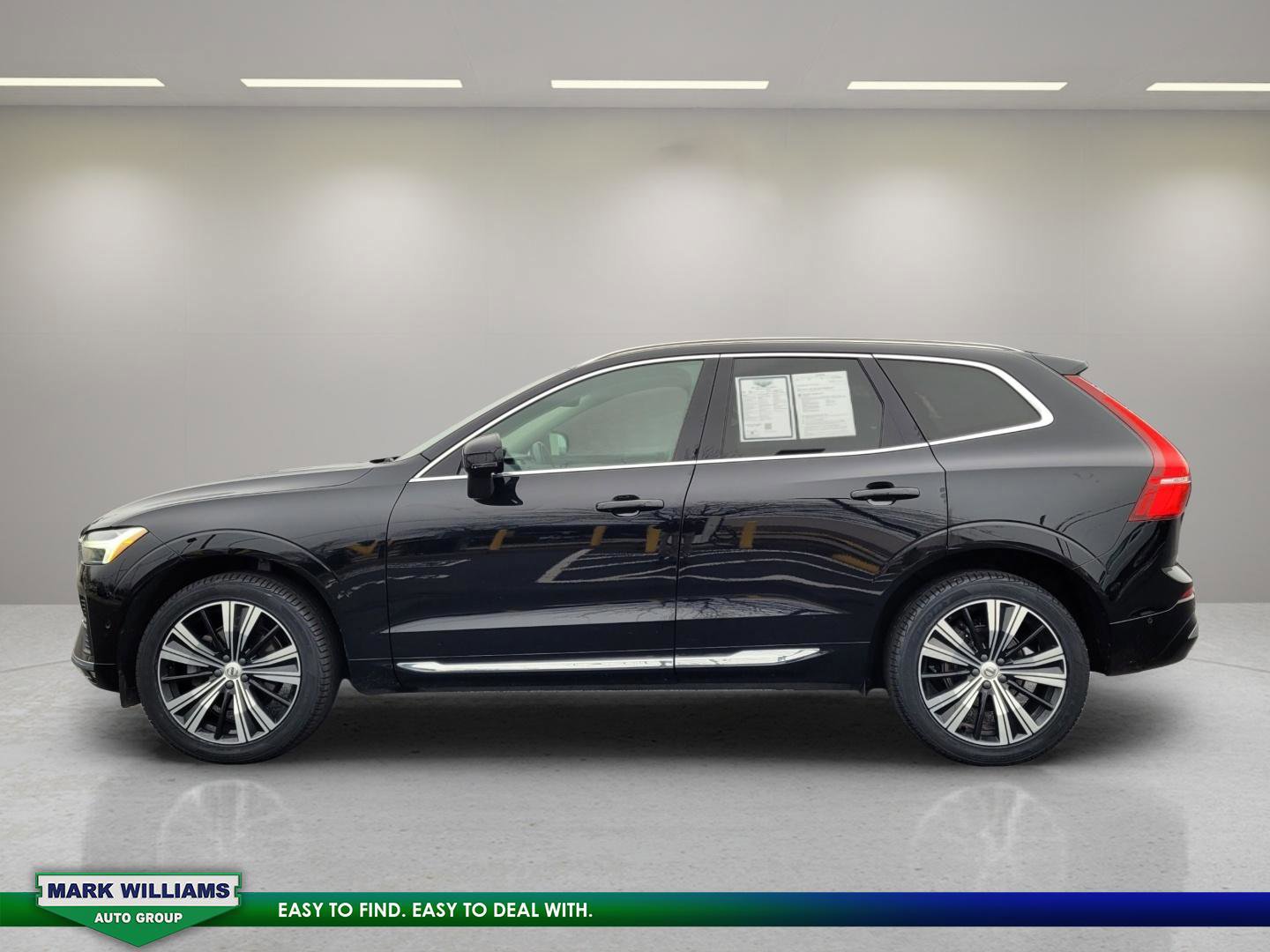 Used 2022 Volvo XC60 B5 Inscription w/ Advanced Package image 2