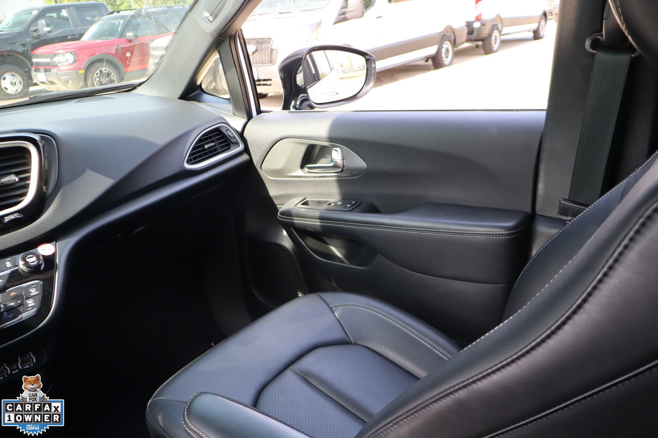 Used 2025 Chrysler Pacifica Select FWD image 22