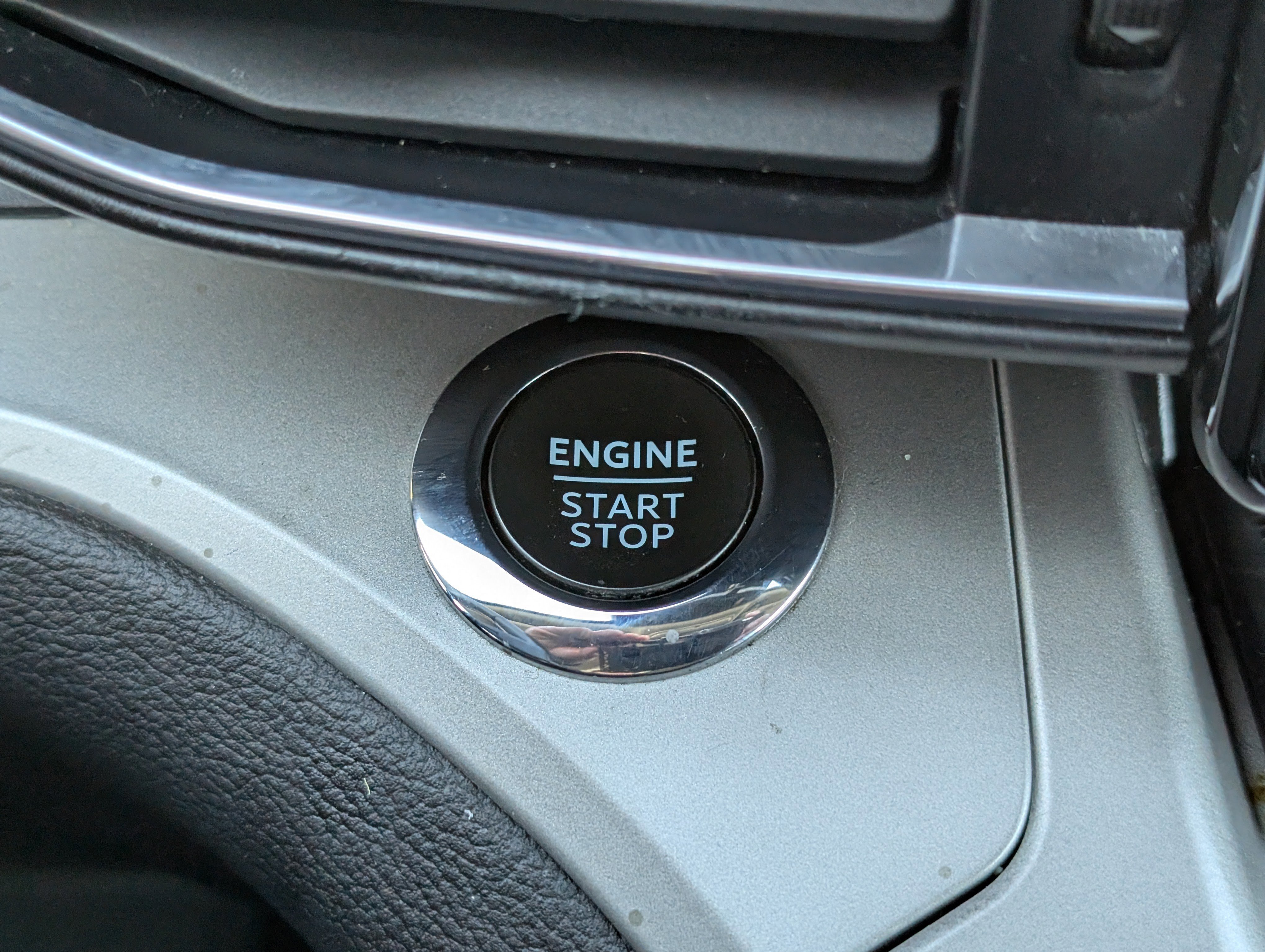 Certified 2022 Ford Explorer XLT w/ Equipment Group 202A image 28