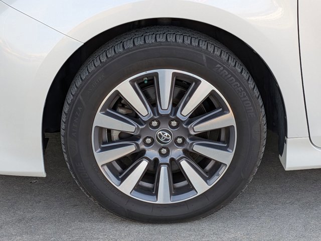 Used 2020 Toyota Sienna Limited Premium image 11
