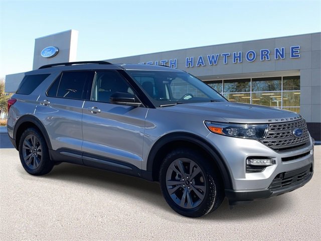 Certified 2022 Ford Explorer XLT w/ Equipment Group 202A image 5