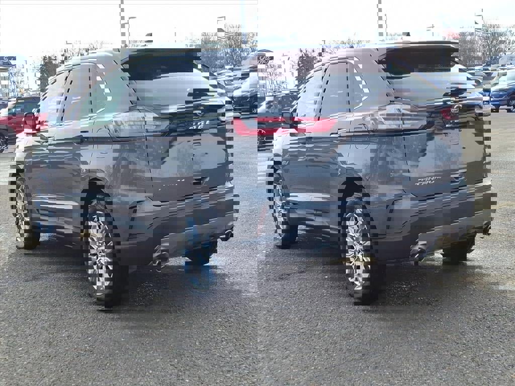 Certified 2024 Ford Edge Titanium image 3
