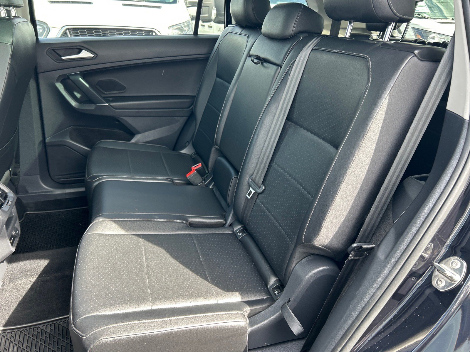 Used 2020 Volkswagen Tiguan SE w/ Panoramic Sunroof Package AWD/4WD image 10