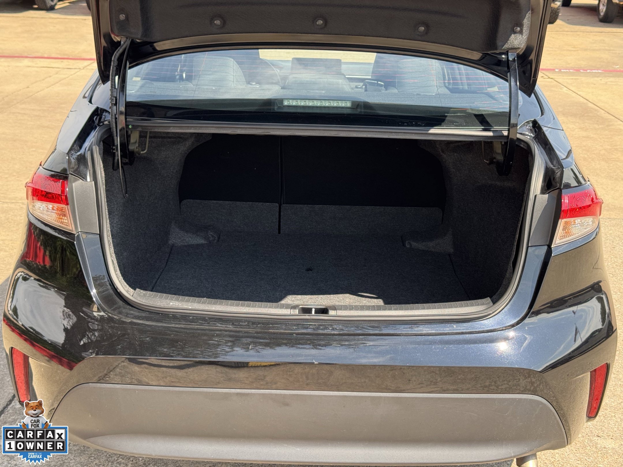 Used 2025 Toyota Corolla LE FWD image 33