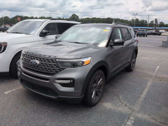 Certified 2022 Ford Explorer XLT w/ Equipment Group 202A AWD/4WD image 2