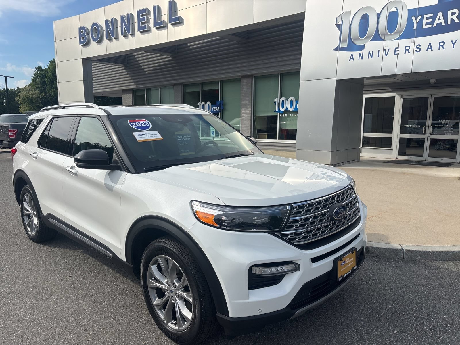 Certified 2023 Ford Explorer Limited w/ Limited Technology Package AWD/4WD image 1