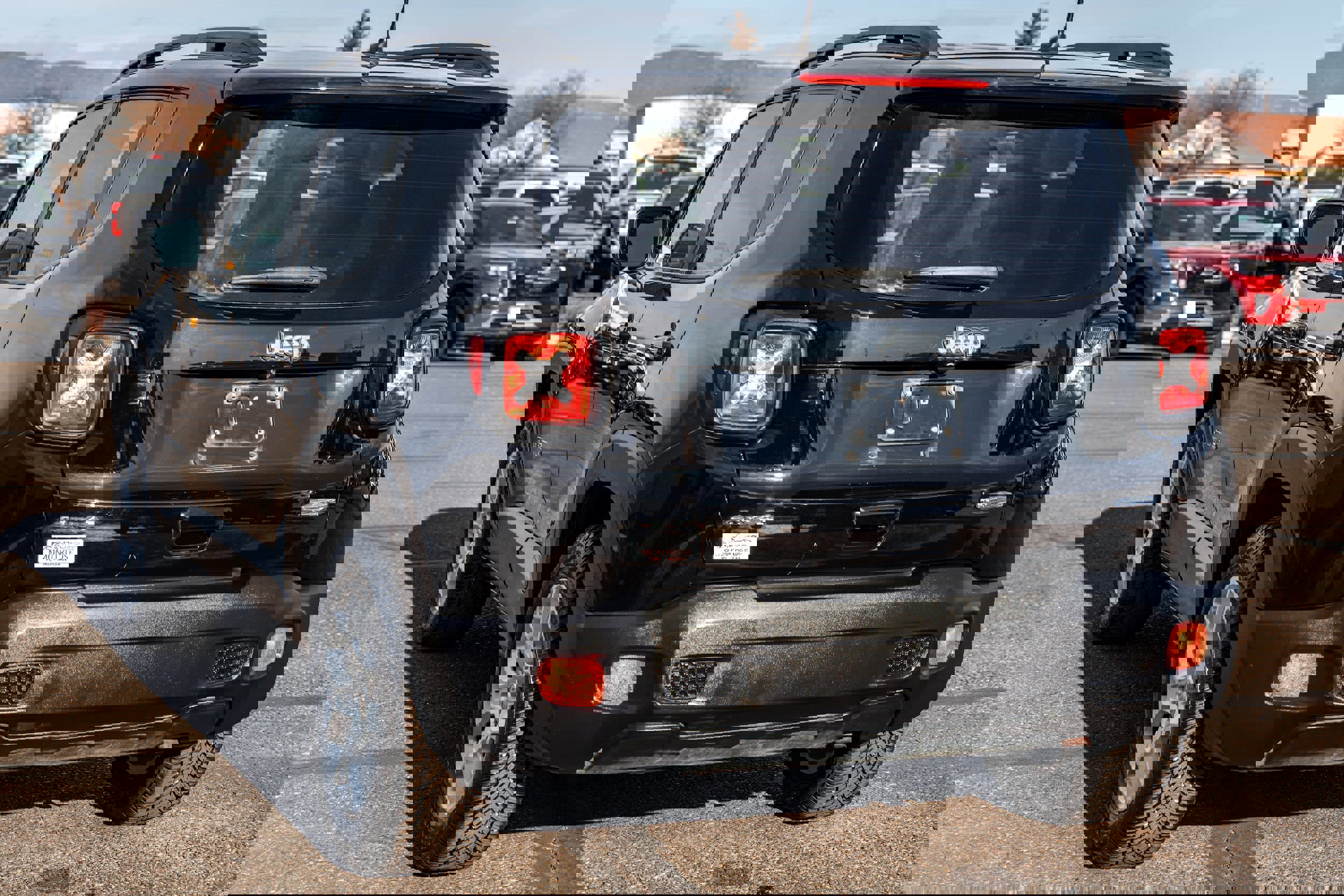 Used 2018 Jeep Renegade Latitude w/ Cold Weather Group image 2