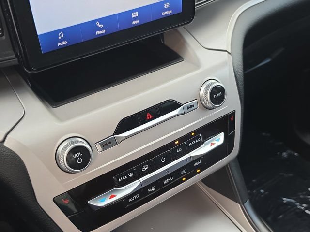 Certified 2023 Ford Explorer XLT RWD image 29