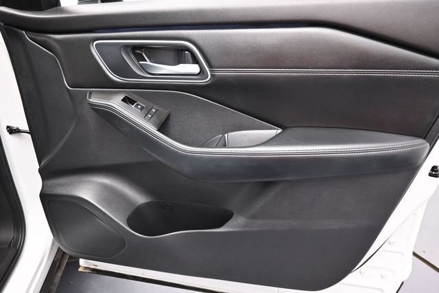Used 2025 Nissan Rogue Platinum w/ Platinum Premium Package FWD image 34
