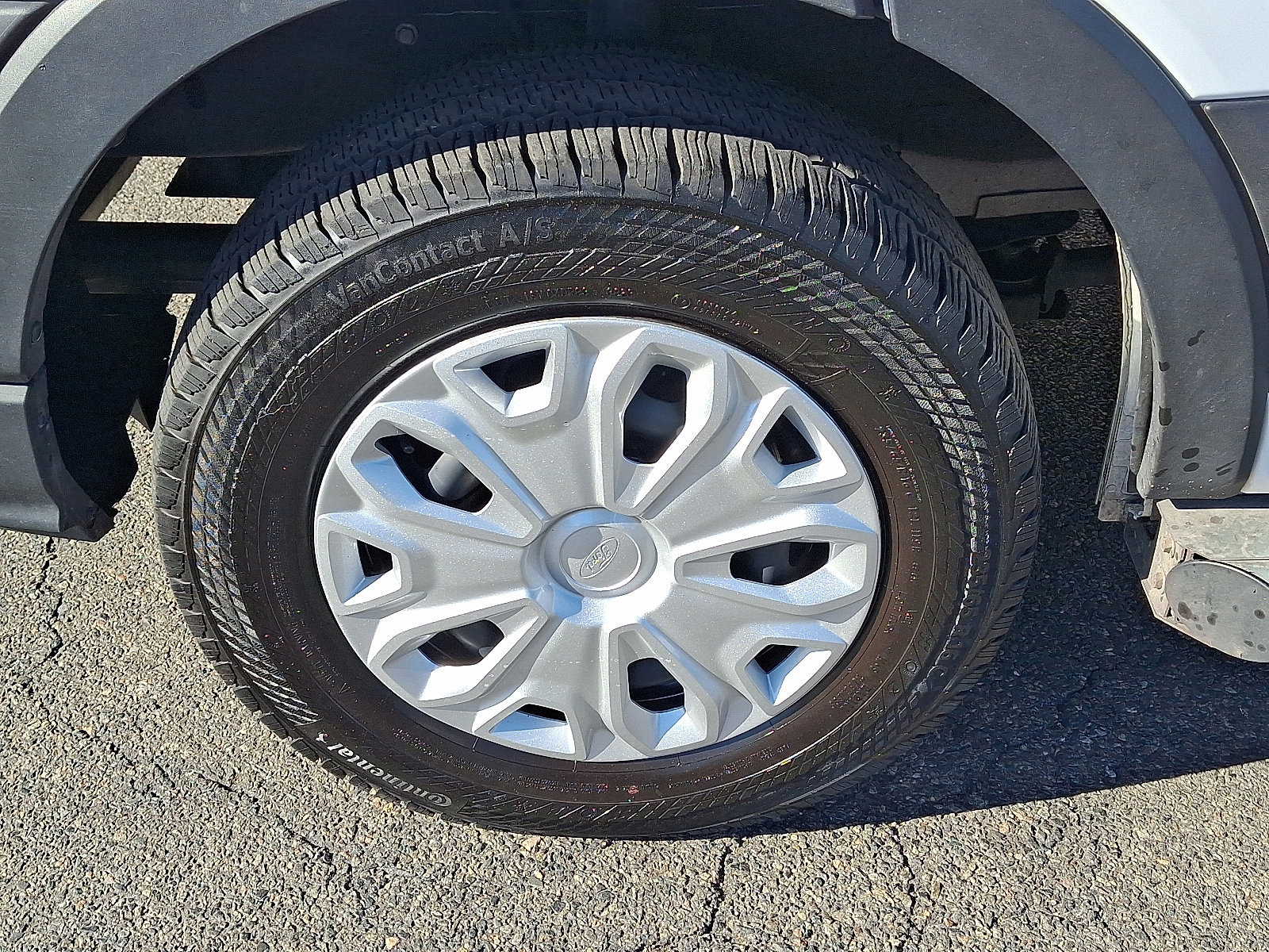 Certified 2024 Ford Transit 250 w/ Exterior Upgrade Package image 8