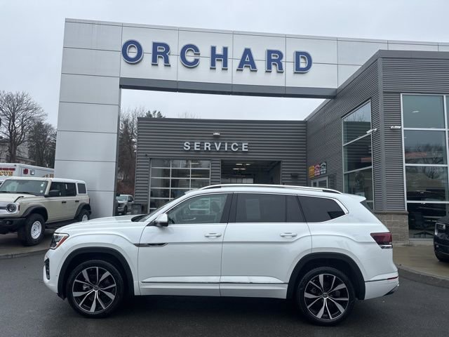 Used 2024 Volkswagen Atlas SEL Premium R-Line AWD/4WD image 2