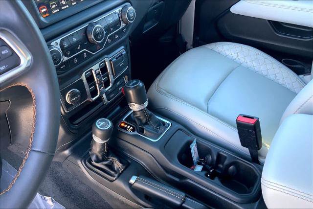 Used 2023 Jeep Wrangler Unlimited Sahara AWD/4WD image 17