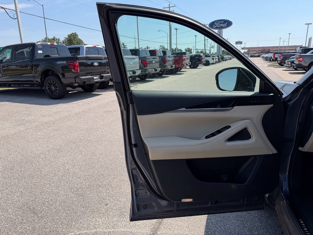 Used 2023 INFINITI QX60 Sensory w/ Vision Package AWD/4WD image 11