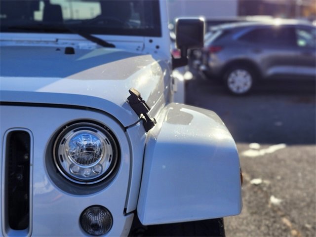 Used 2017 Jeep Wrangler Sahara w/ Dual Top Group image 10