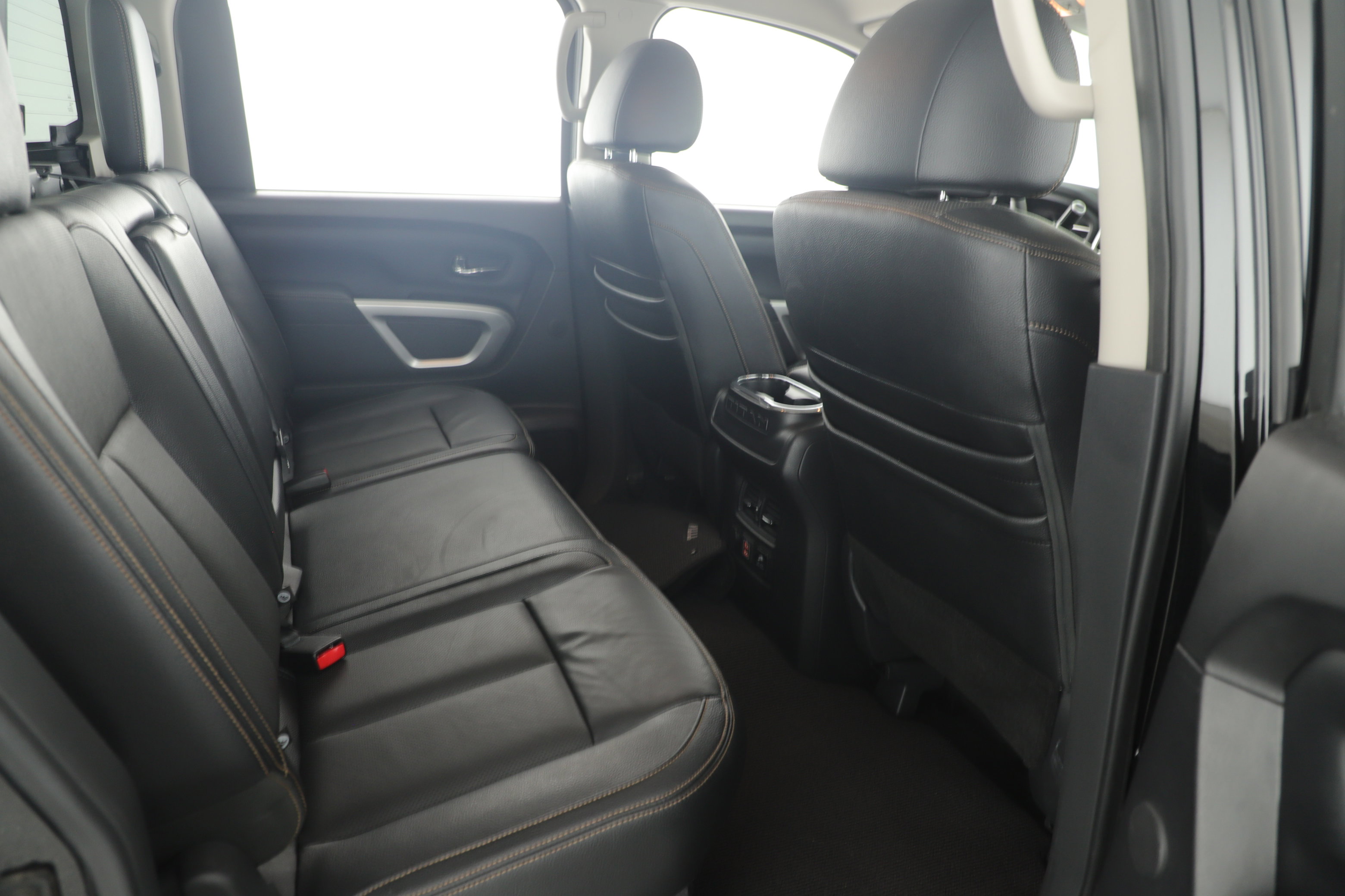 Used 2019 Nissan Titan SL image 25