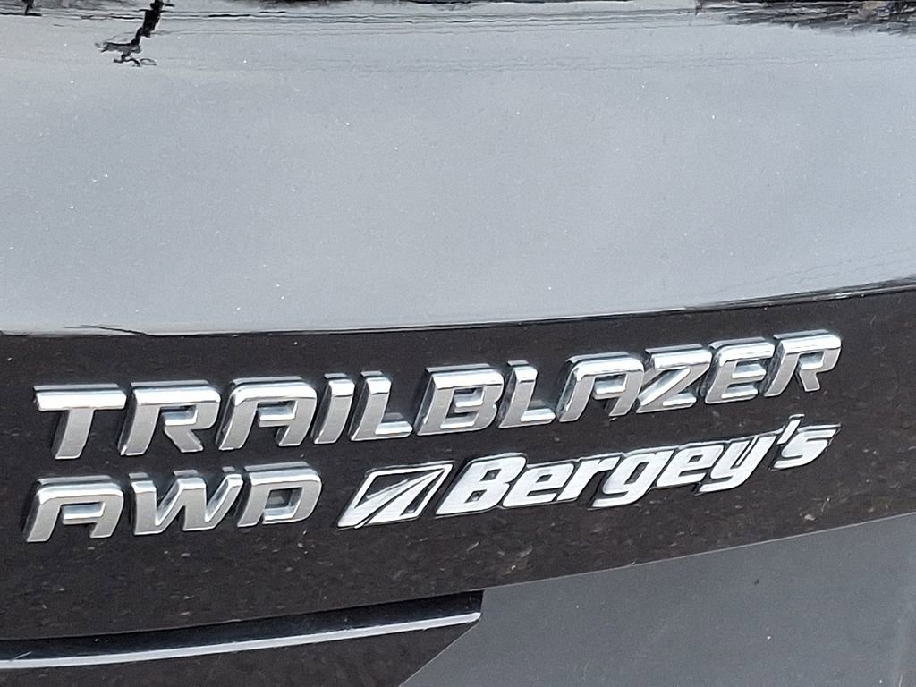 Used 2025 Chevrolet TrailBlazer LT AWD/4WD image 32
