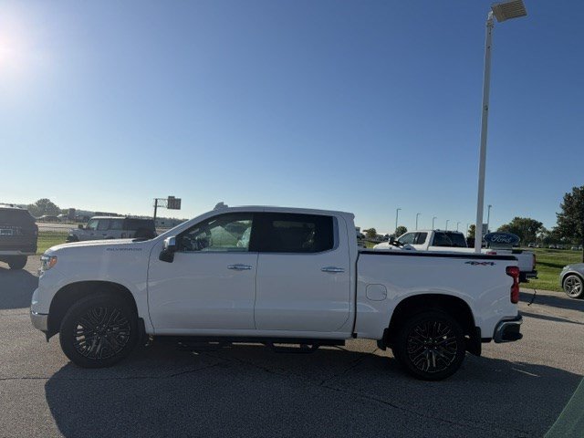 Used 2022 Chevrolet Silverado 1500 LTZ w/ LTZ Premium Package AWD/4WD image 6