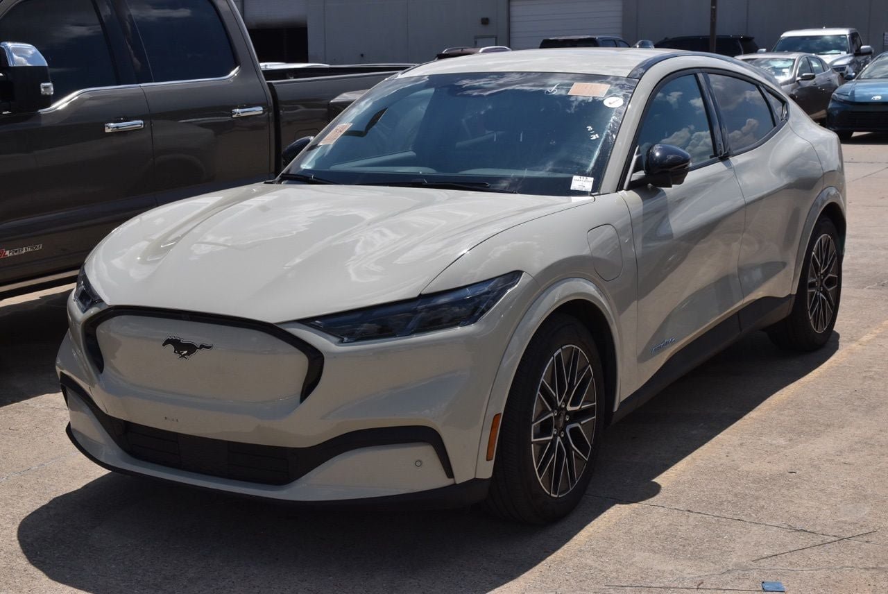 Certified 2025 Ford Mustang Mach-E Premium AWD/4WD image 2