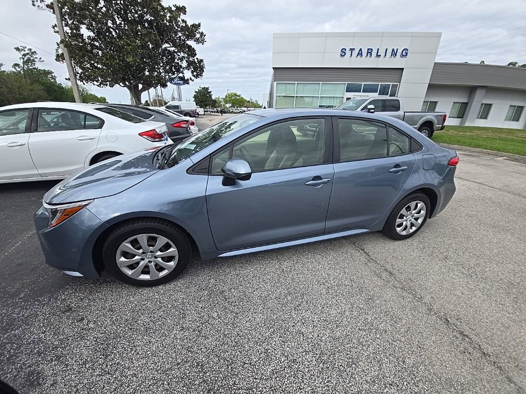 Used 2021 Toyota Corolla LE image 2
