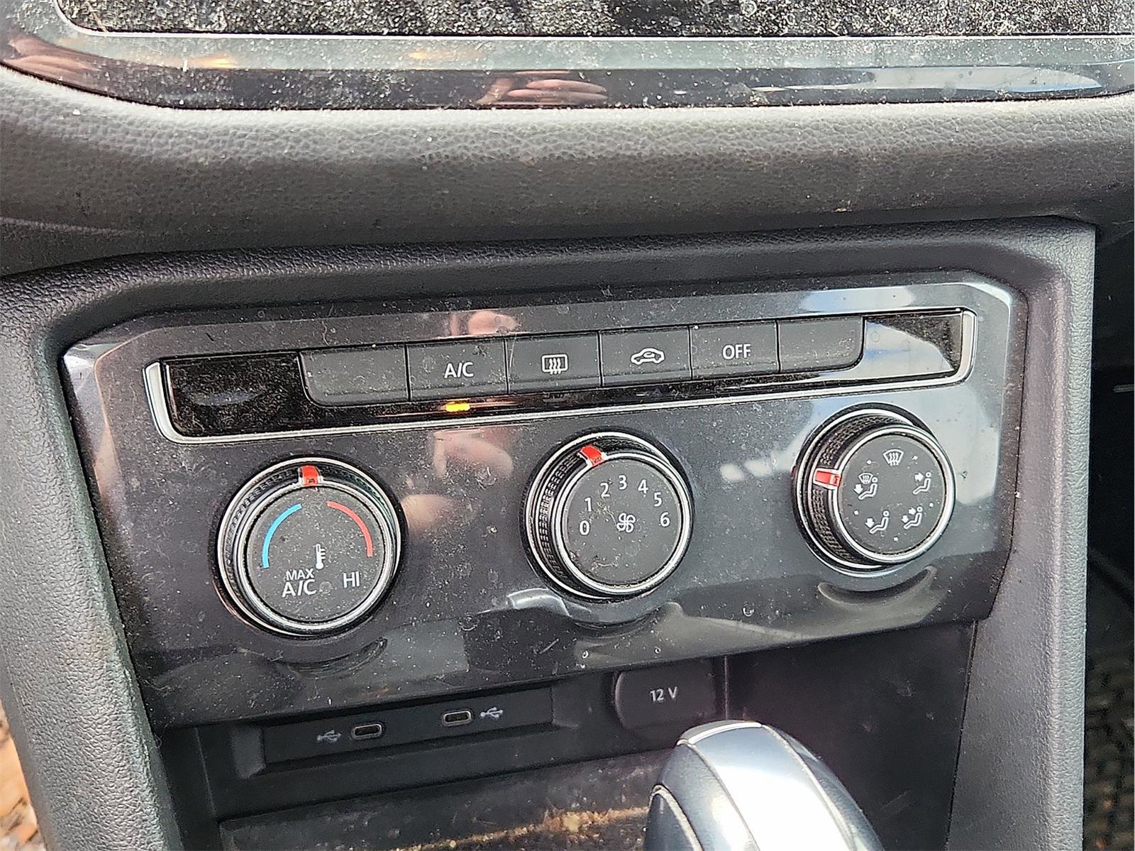 Used 2020 Volkswagen Tiguan S image 11