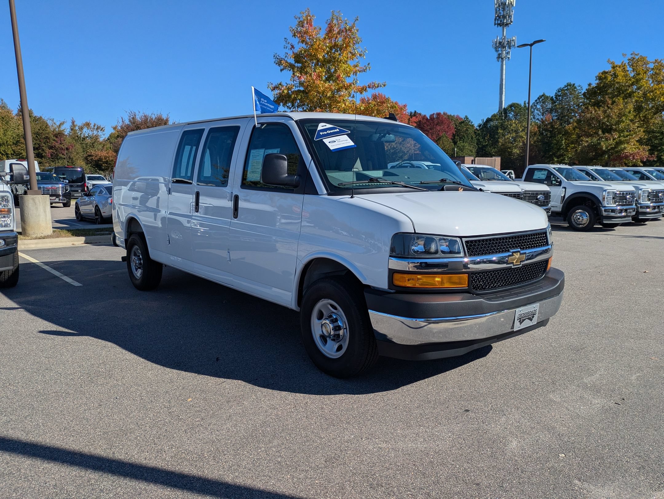 Used 2025 Chevrolet Express 3500 Extended w/ Driver Convenience Package RWD image 2