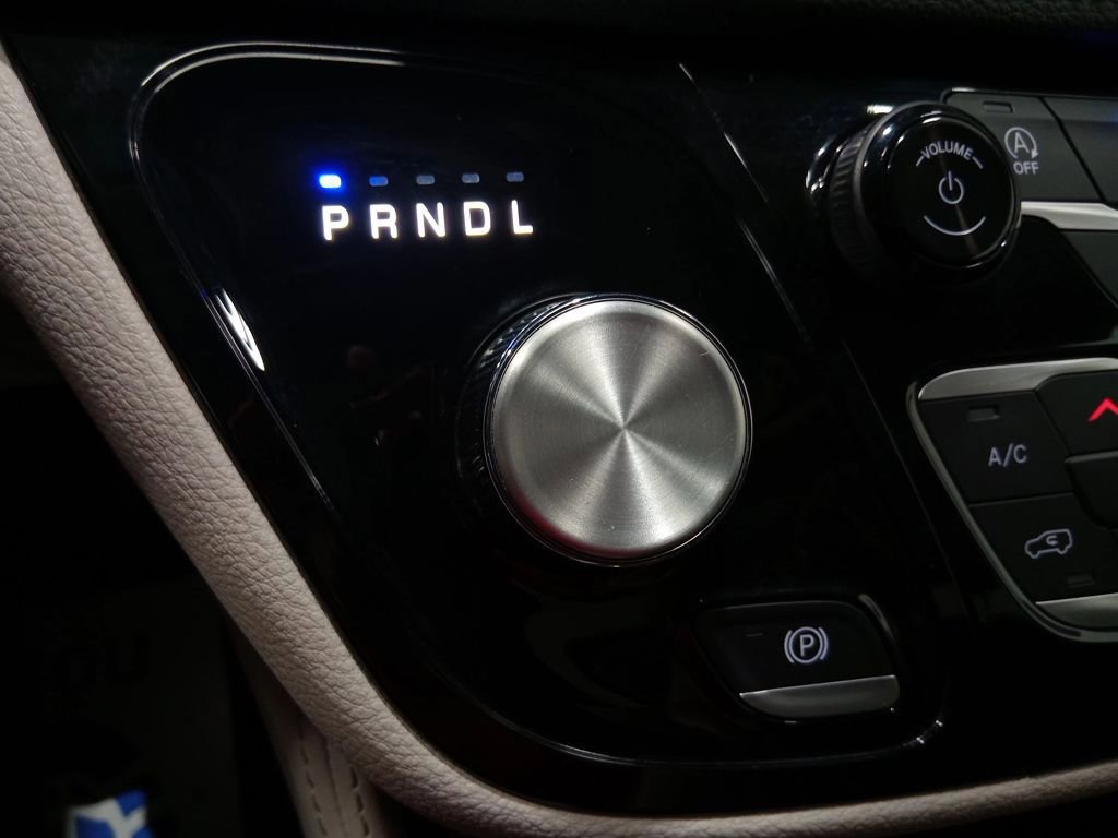 Used 2023 Chrysler Pacifica Limited image 26