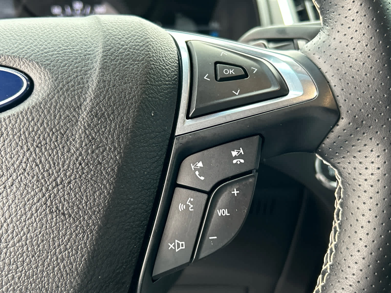 Certified 2022 Ford Edge ST w/ Equipment Group 401A image 34