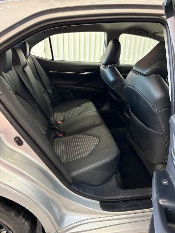 Used 2020 Toyota Camry SE w/ 4 Season Floor Mat Package AWD/4WD image 17
