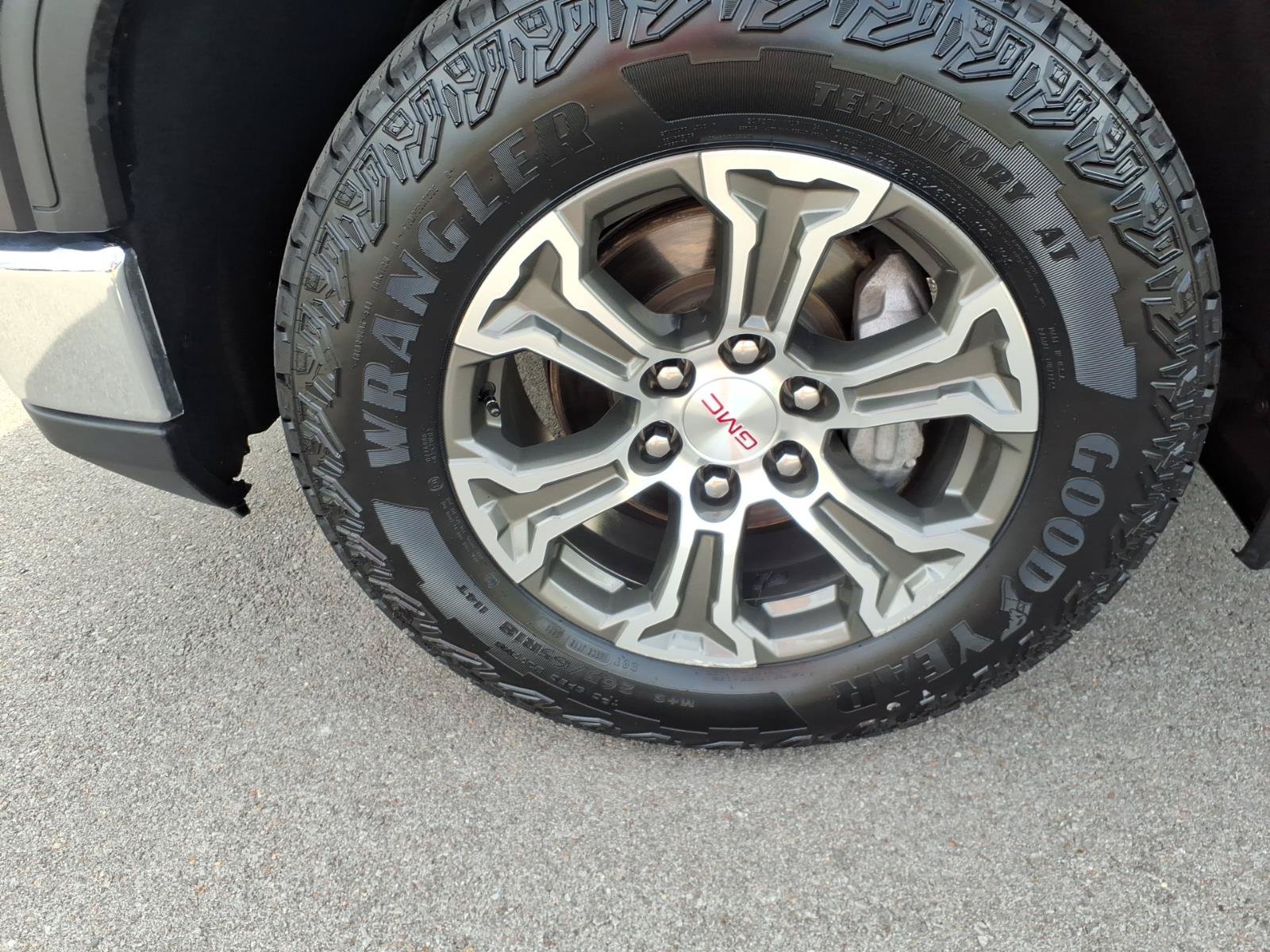 Used 2025 GMC Sierra 1500 SLT AWD/4WD image 9