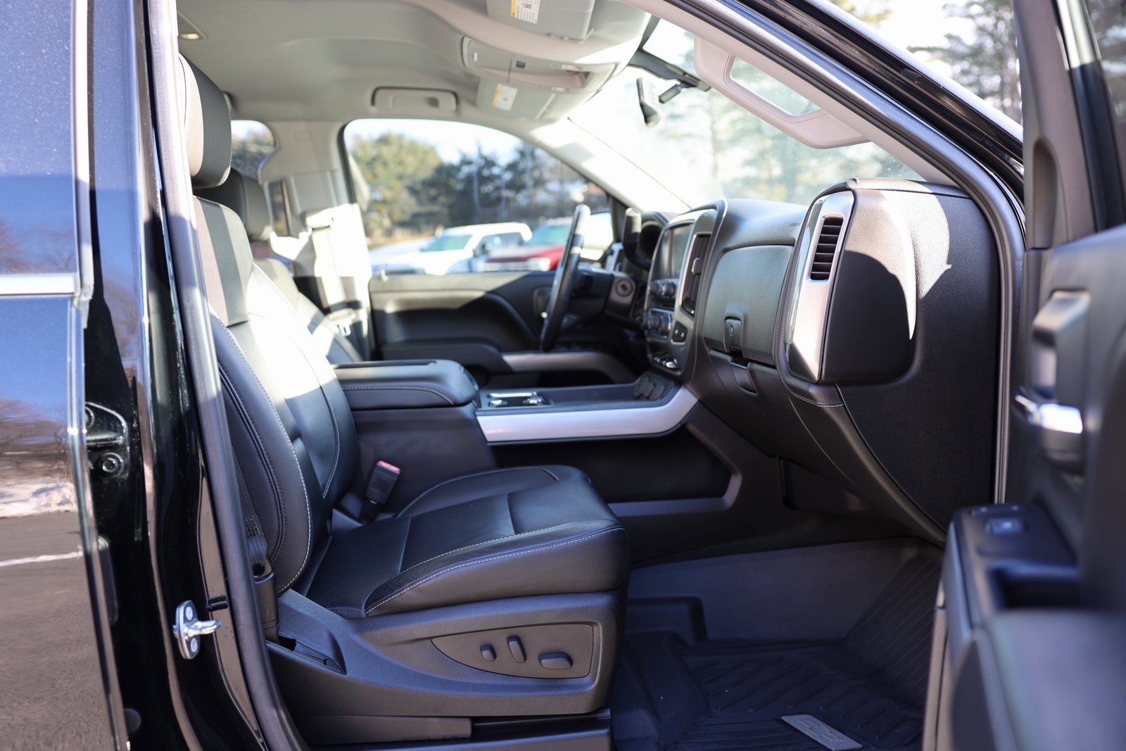 Used 2018 Chevrolet Silverado 1500 LTZ Z71 w/ LTZ Plus Package image 8