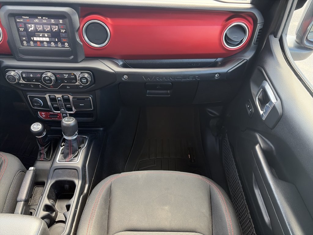 Used 2021 Jeep Wrangler Unlimited Rubicon w/ Cold Weather Group AWD/4WD image 17