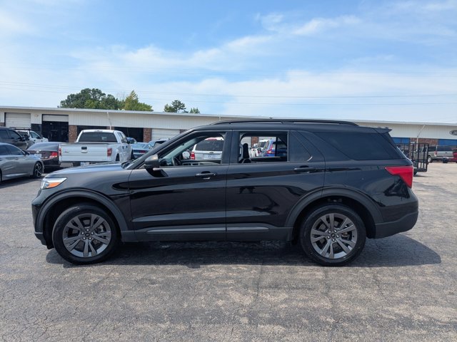 Certified 2021 Ford Explorer XLT w/ Equipment Group 202A AWD/4WD image 7