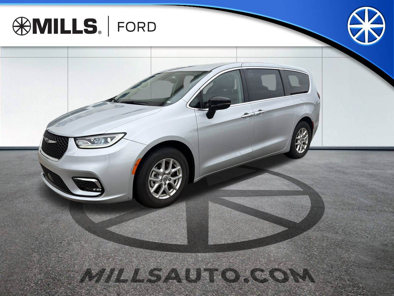 Used 2024 Chrysler Pacifica Touring-L