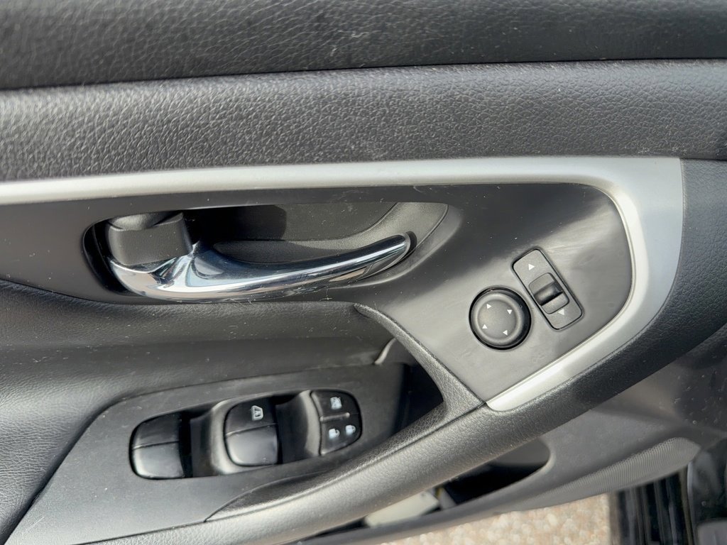 Used 2017 Nissan Altima 2.5 SR w/ Midnight Edition Package image 9