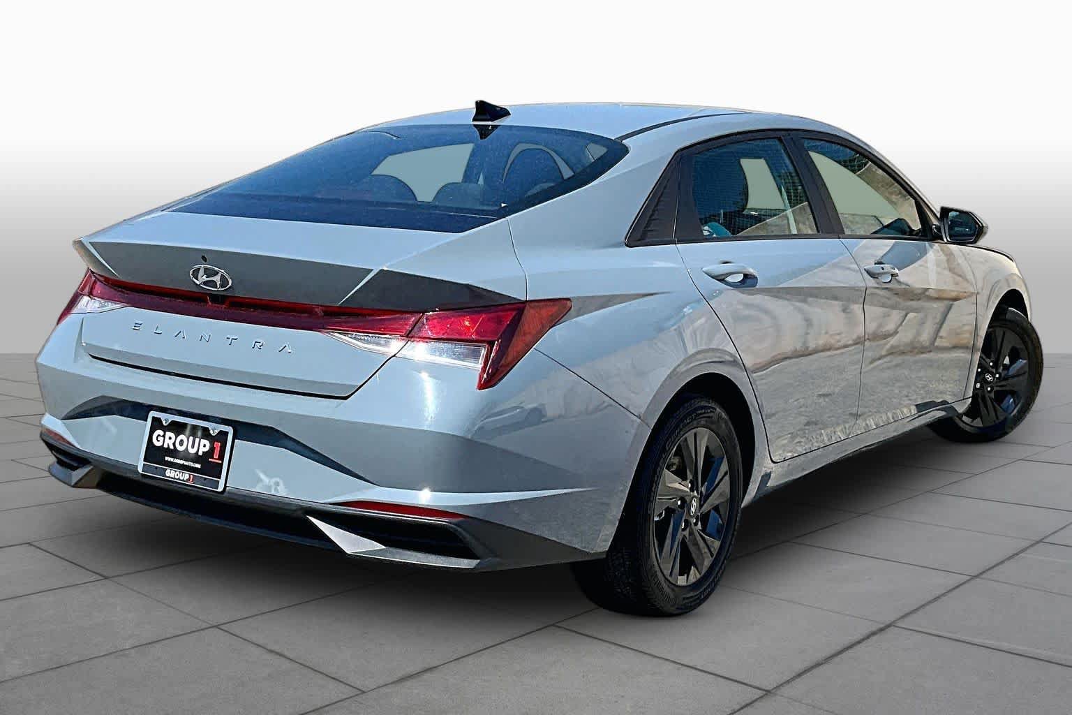 Used 2023 Hyundai Elantra SEL FWD image 13