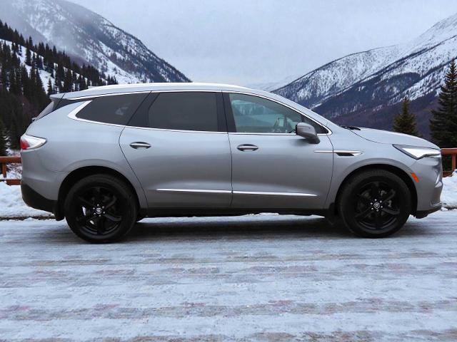 Used 2023 Buick Enclave Essence image 2