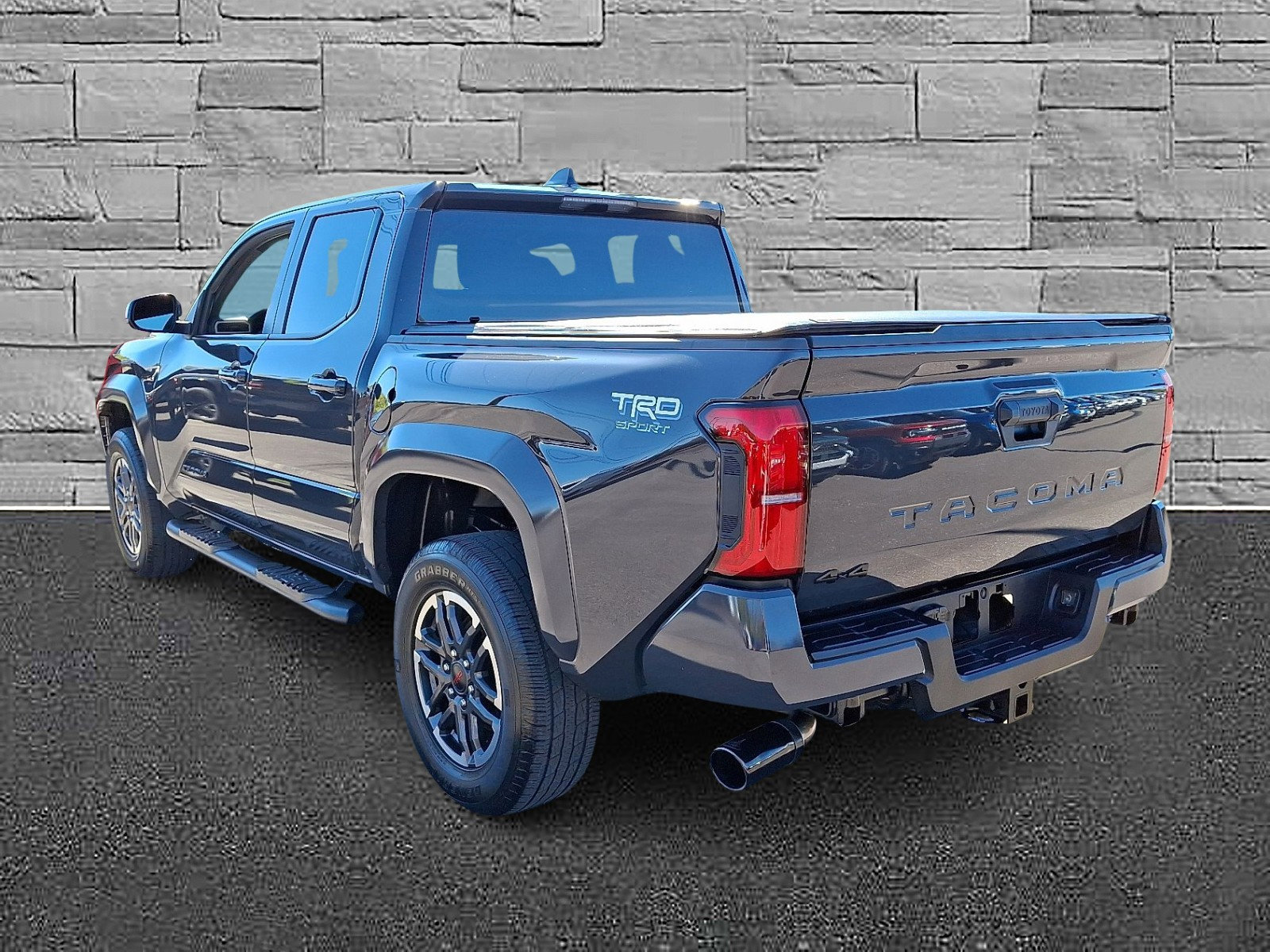 Used 2025 Toyota Tacoma TRD Sport image 8