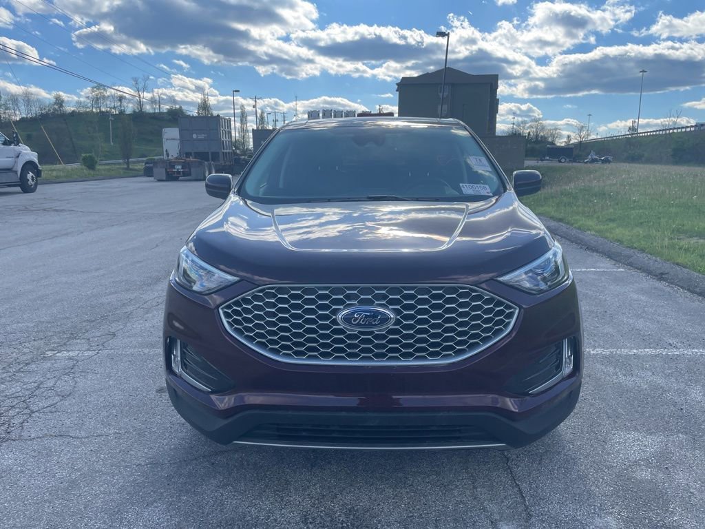 Certified 2024 Ford Edge SEL w/ Convenience Package AWD/4WD image 2