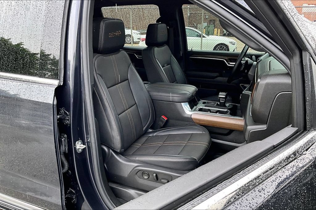 Used 2024 Chevrolet Silverado 1500 High Country w/ High Country Premium Package AWD/4WD image 7