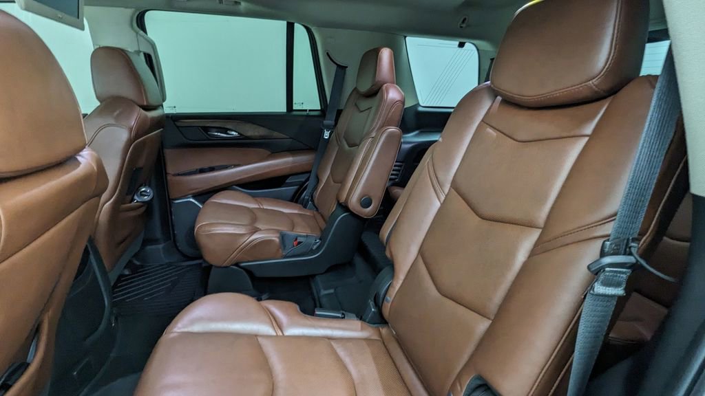 Used 2019 Cadillac Escalade Premium Luxury w/ Escalade Sport Edition AWD/4WD image 37