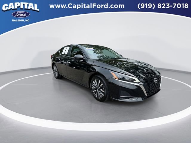 Used 2025 Nissan Altima 2.5 SV FWD image 2