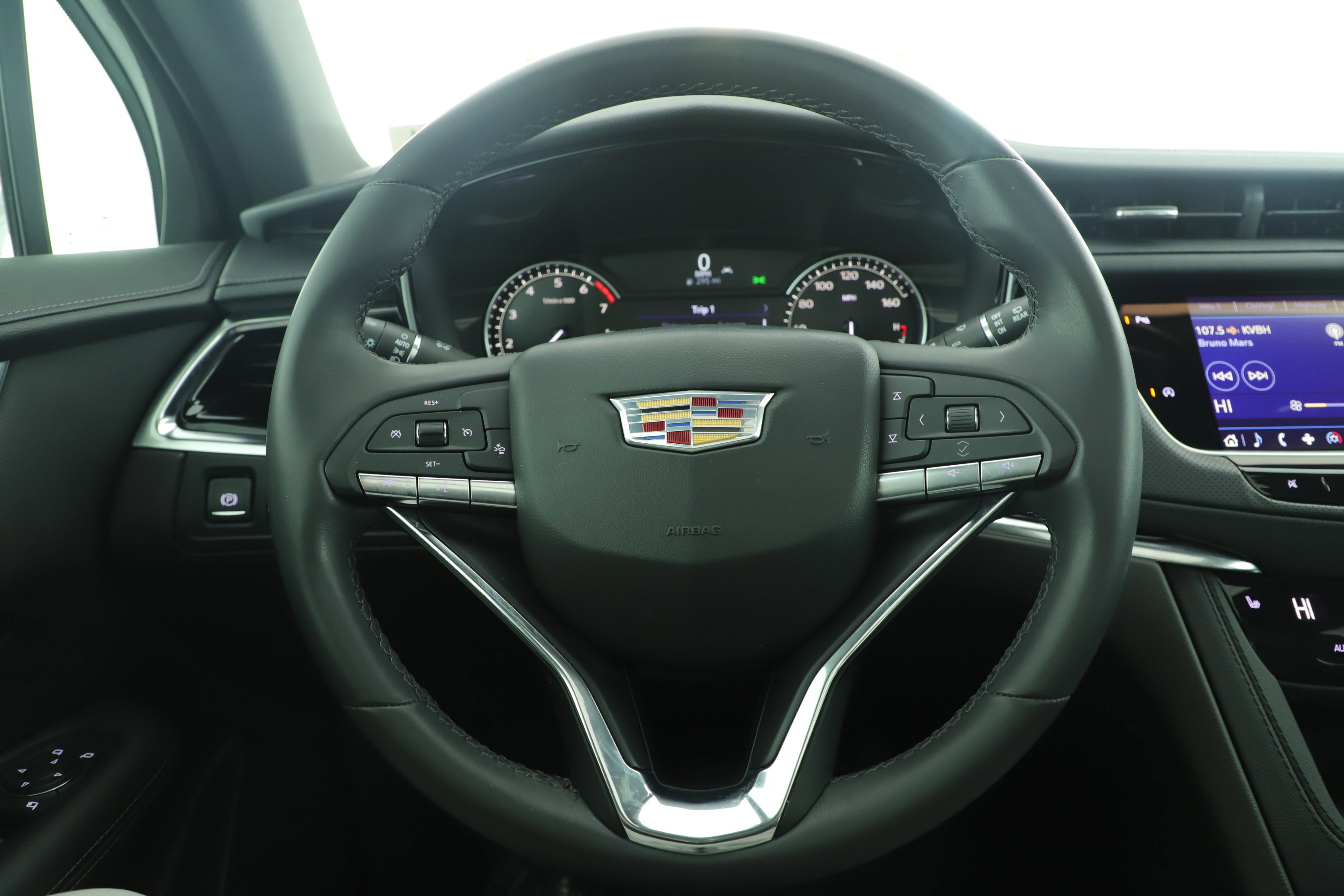 Used 2023 Cadillac XT6 Luxury image 14