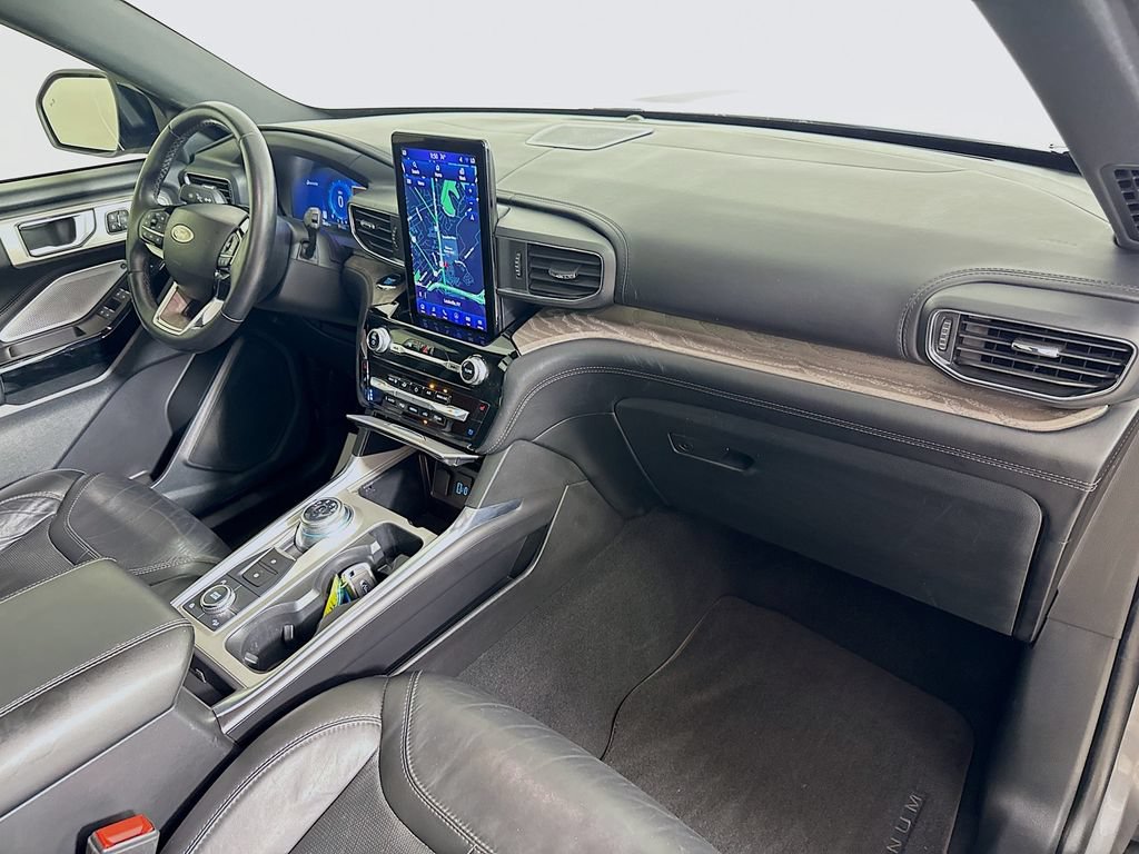 Certified 2024 Ford Explorer Platinum w/ Technology Package AWD/4WD image 32